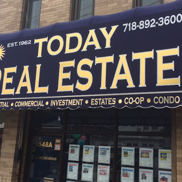 Photograph: Clarke And Son Signs Awmimgd 30